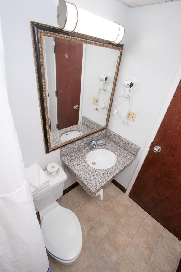 Eastbrook Inn Ronks Εξωτερικό φωτογραφία